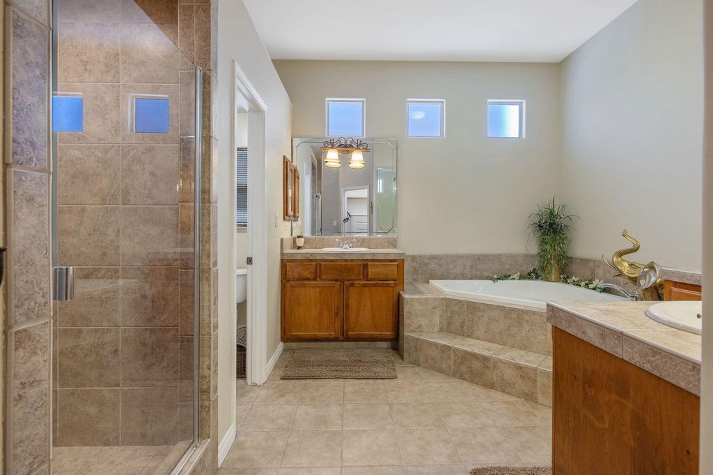 Image 21 of property listing at 11305 Andretti Avenue, Bakersfield, CA 93312