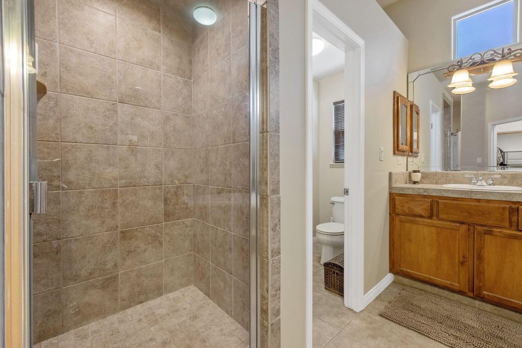 Image 24 of property listing at 11305 Andretti Avenue, Bakersfield, CA 93312