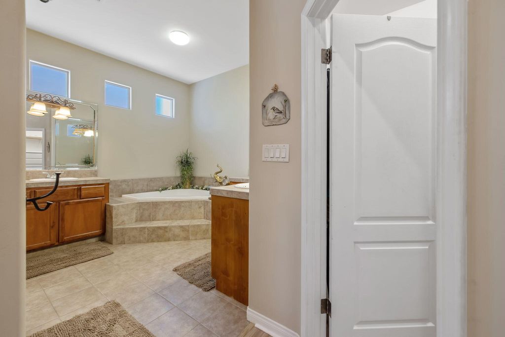 Image 26 of property listing at 11305 Andretti Avenue, Bakersfield, CA 93312