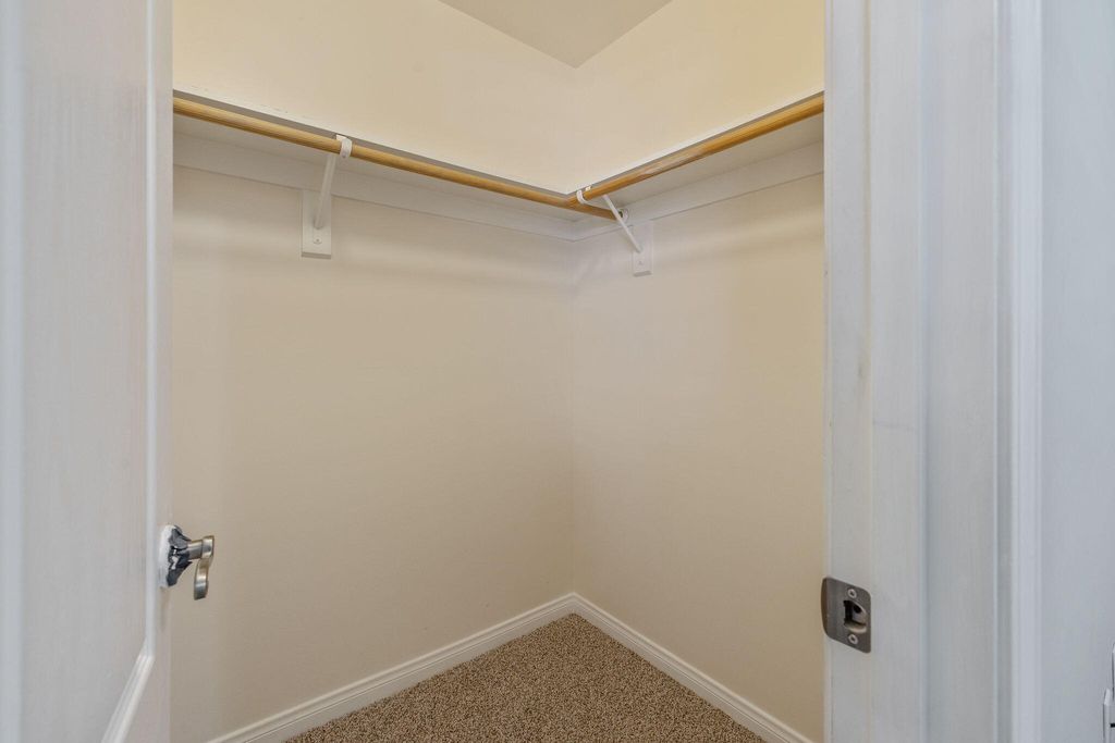 Image 27 of property listing at 11305 Andretti Avenue, Bakersfield, CA 93312