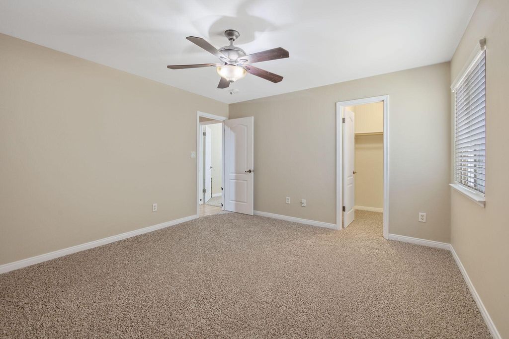 Image 30 of property listing at 11305 Andretti Avenue, Bakersfield, CA 93312