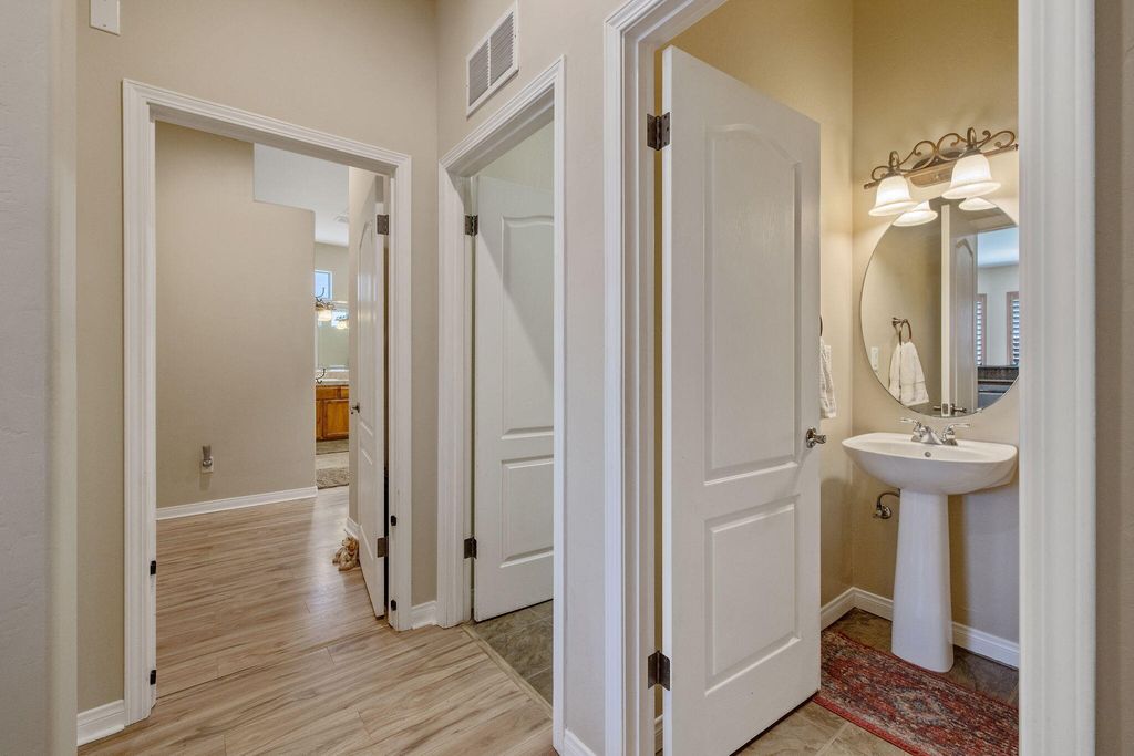 Image 32 of property listing at 11305 Andretti Avenue, Bakersfield, CA 93312