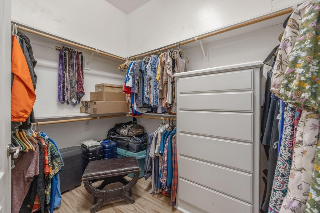 Image 37 of property listing at 11305 Andretti Avenue, Bakersfield, CA 93312