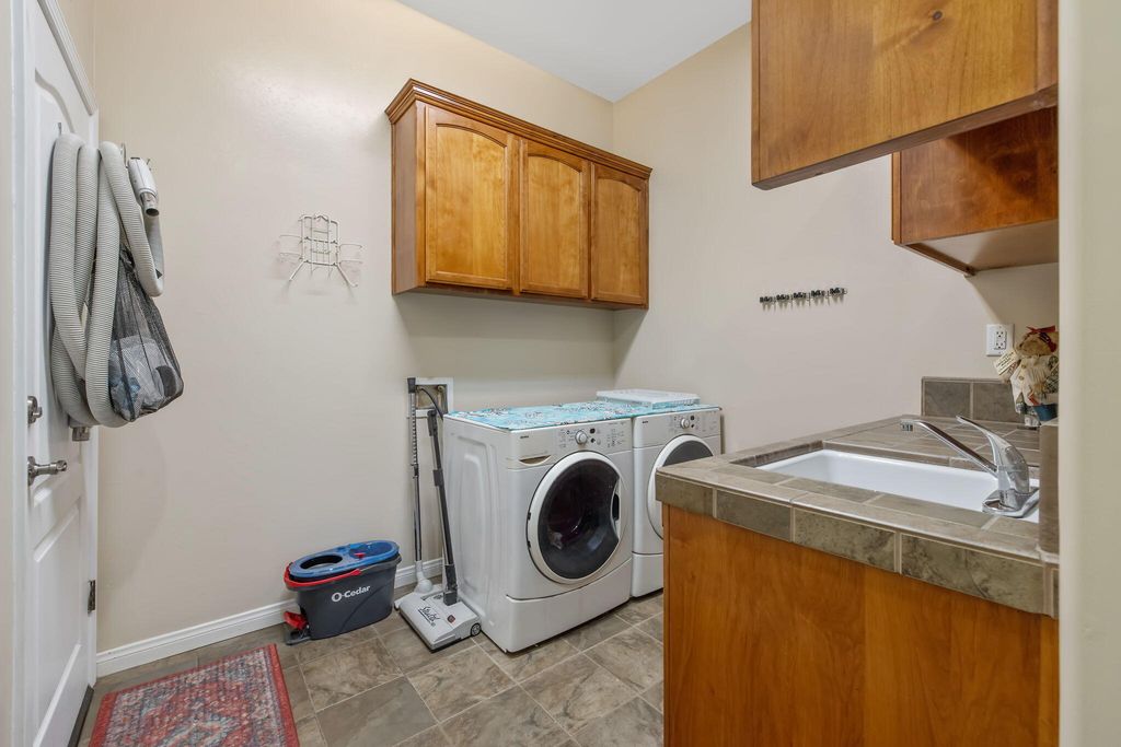 Image 40 of property listing at 11305 Andretti Avenue, Bakersfield, CA 93312