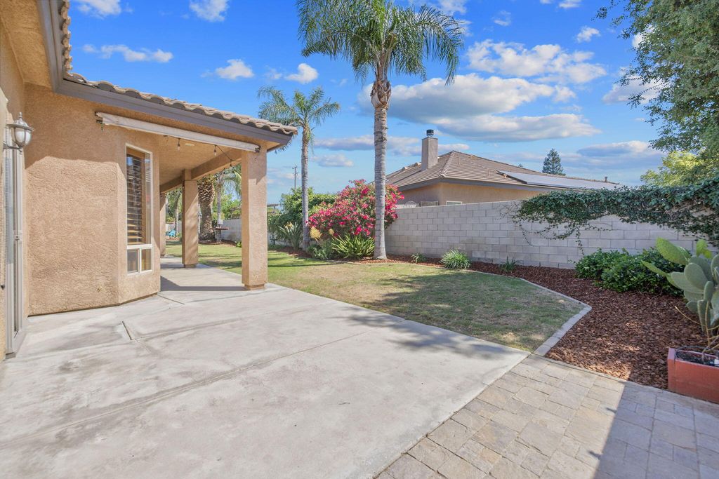 Image 42 of property listing at 11305 Andretti Avenue, Bakersfield, CA 93312