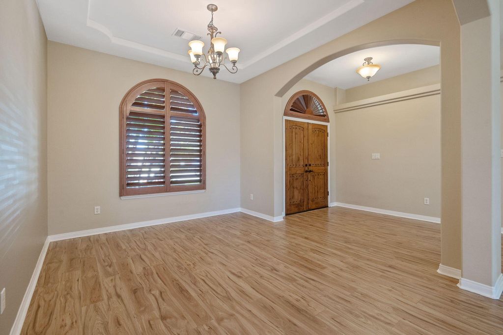 Image 5 of property listing at 11305 Andretti Avenue, Bakersfield, CA 93312