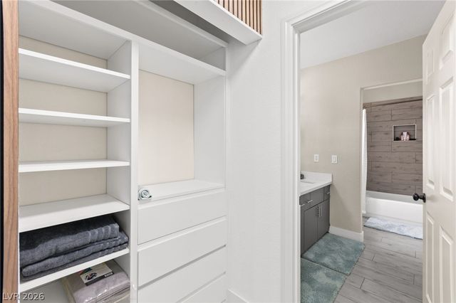 4198 Abernethy Forest Place, Las Vegas, NV 89141