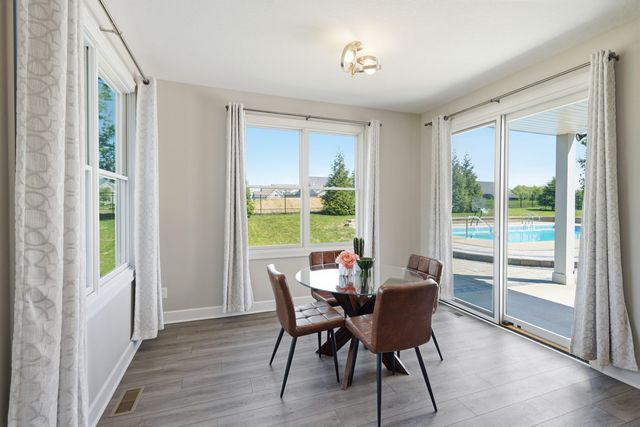 6900 GROVER Station, Bettendorf, IA 52722