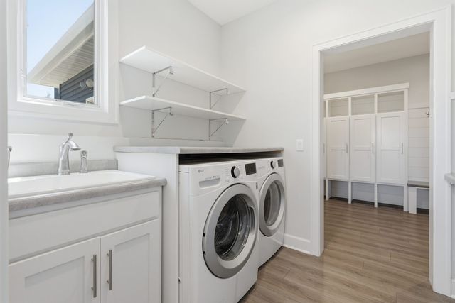 6900 GROVER Station, Bettendorf, IA 52722