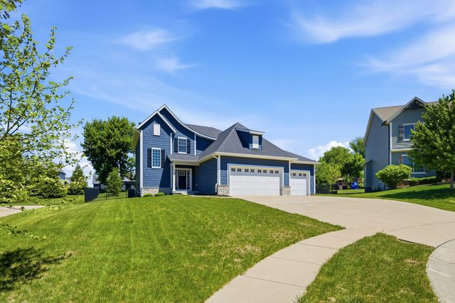 6900 GROVER Station, Bettendorf, IA 52722