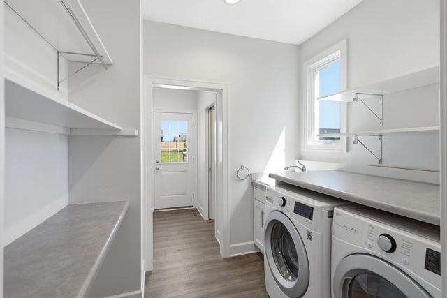 6900 GROVER Station, Bettendorf, IA 52722