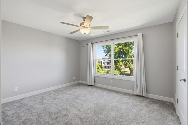 6900 GROVER Station, Bettendorf, IA 52722