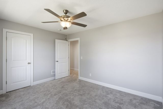 6900 GROVER Station, Bettendorf, IA 52722