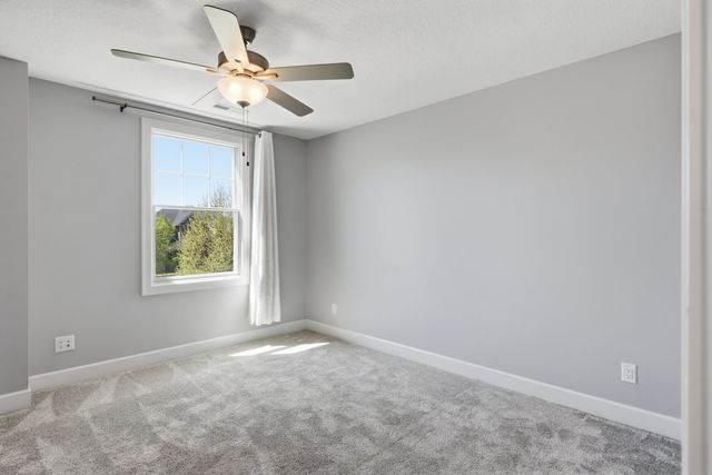 6900 GROVER Station, Bettendorf, IA 52722