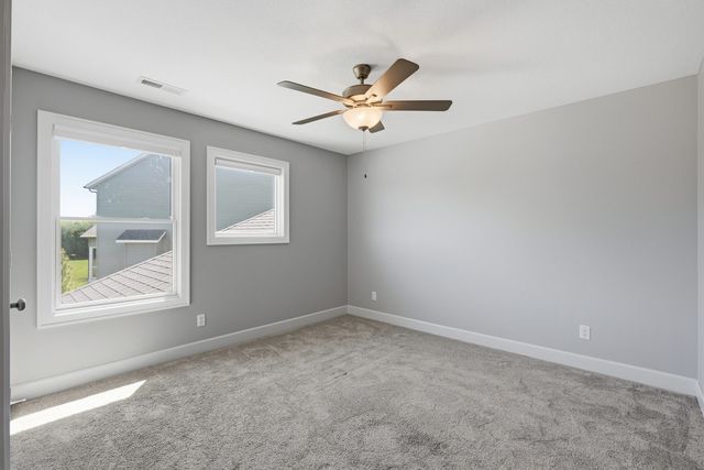 6900 GROVER Station, Bettendorf, IA 52722