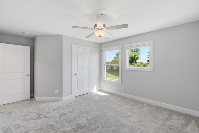 6900 GROVER Station, Bettendorf, IA 52722