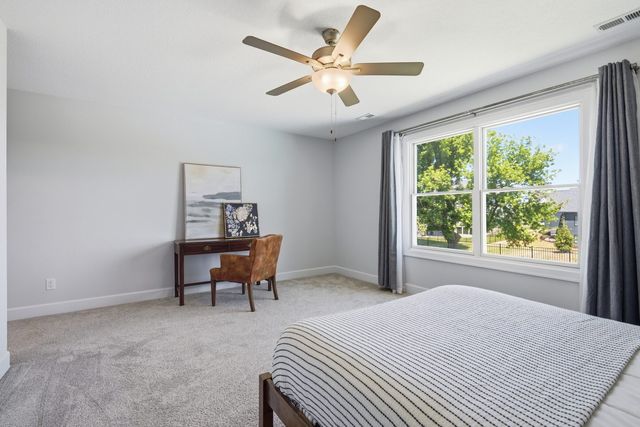 6900 GROVER Station, Bettendorf, IA 52722