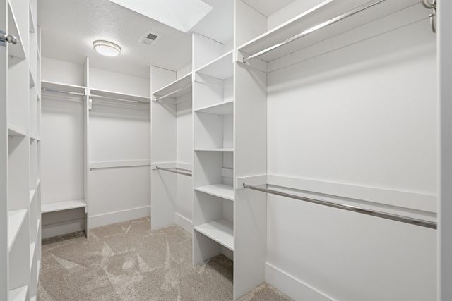 6900 GROVER Station, Bettendorf, IA 52722
