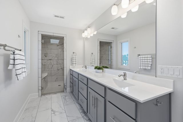 6900 GROVER Station, Bettendorf, IA 52722