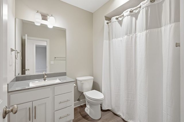 6900 GROVER Station, Bettendorf, IA 52722
