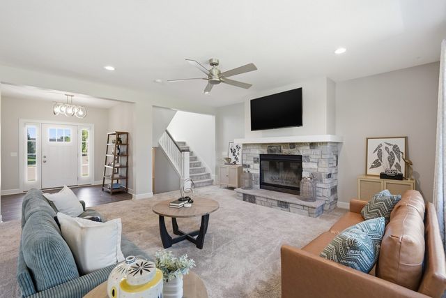 6900 GROVER Station, Bettendorf, IA 52722