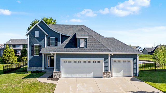 6900 GROVER Station, Bettendorf, IA 52722