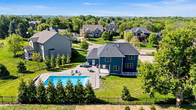 6900 GROVER Station, Bettendorf, IA 52722