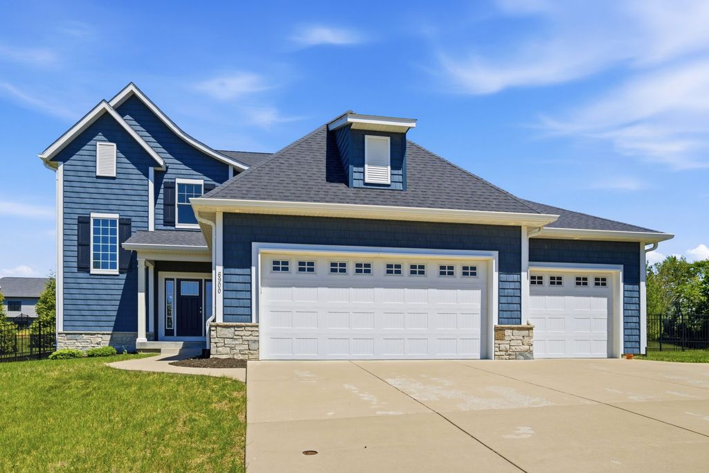 6900 GROVER Station, Bettendorf, IA 52722