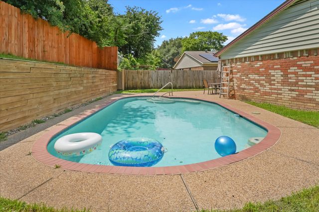 1926 Creek Wood Court, Irving, TX 75060