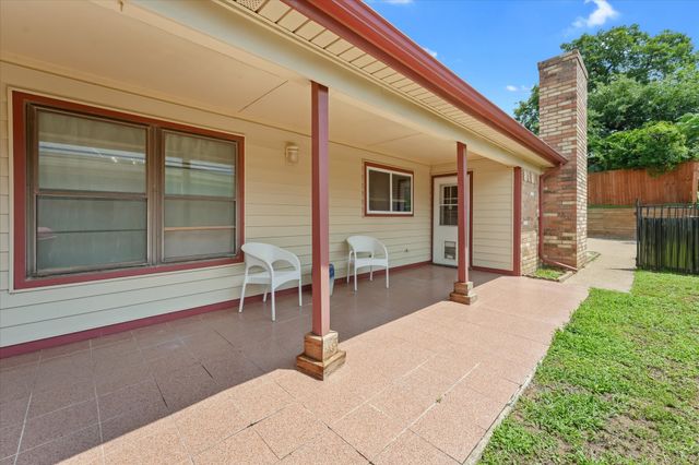 1926 Creek Wood Court, Irving, TX 75060