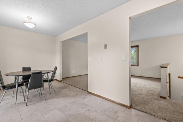 865 104th Avenue NW, Coon Rapids, MN 55433