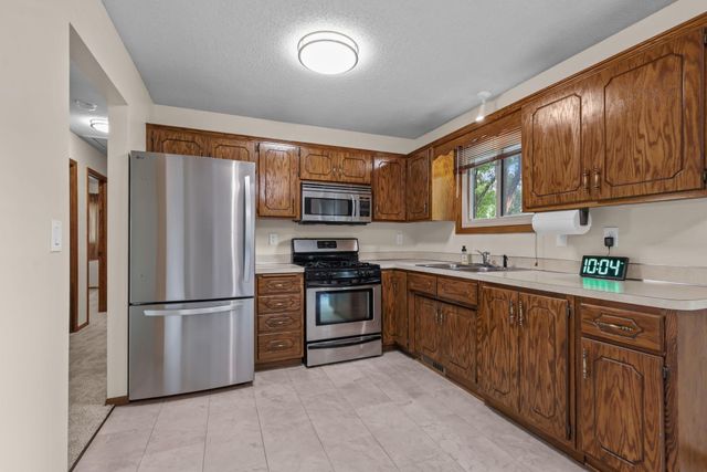 865 104th Avenue NW, Coon Rapids, MN 55433