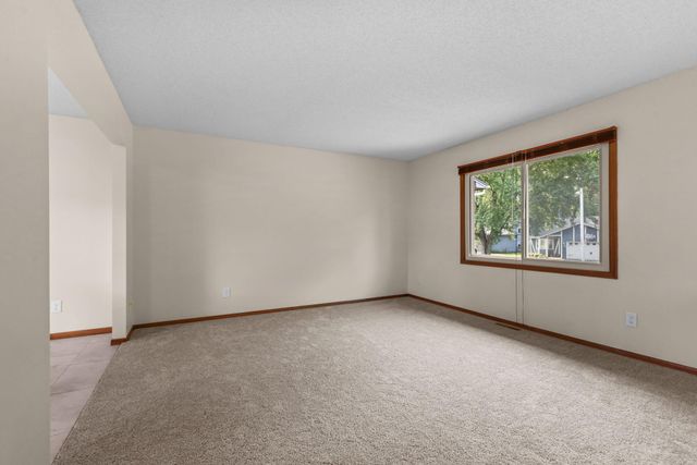 865 104th Avenue NW, Coon Rapids, MN 55433