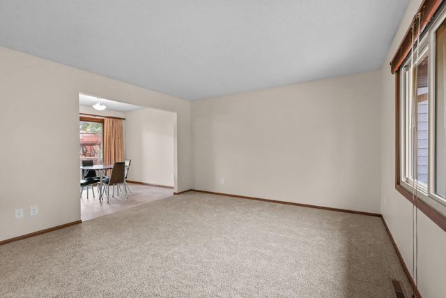 865 104th Avenue NW, Coon Rapids, MN 55433