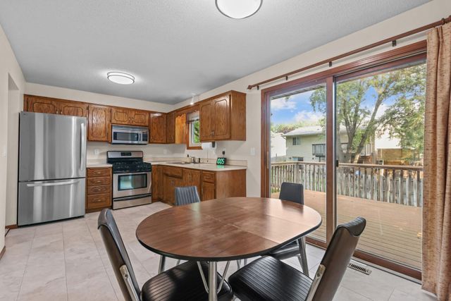 865 104th Avenue NW, Coon Rapids, MN 55433
