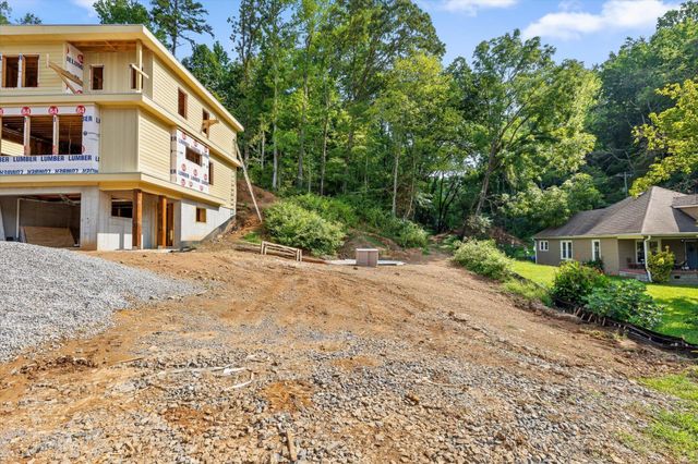 204 Lullwater Road, Chattanooga, TN 37405