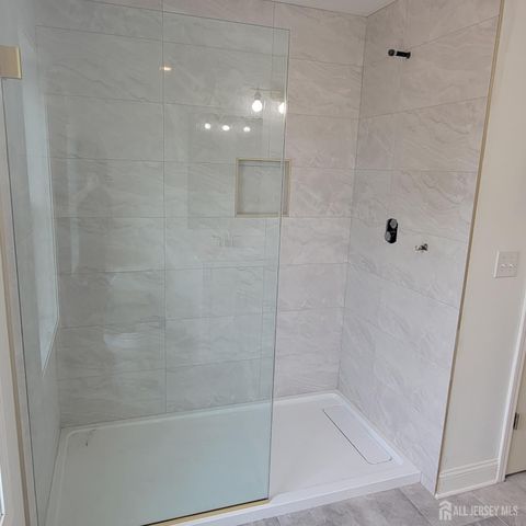 208 E James Place E, Iselin, NJ 07095