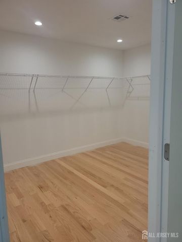 208 E James Place E, Iselin, NJ 07095