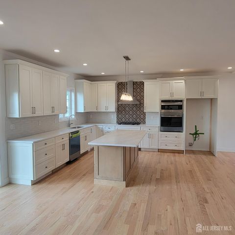 208 E James Place E, Iselin, NJ 07095