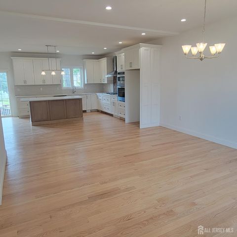208 E James Place E, Iselin, NJ 07095