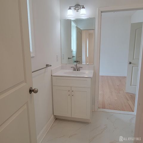 208 E James Place E, Iselin, NJ 07095