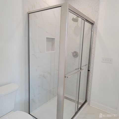 208 E James Place E, Iselin, NJ 07095