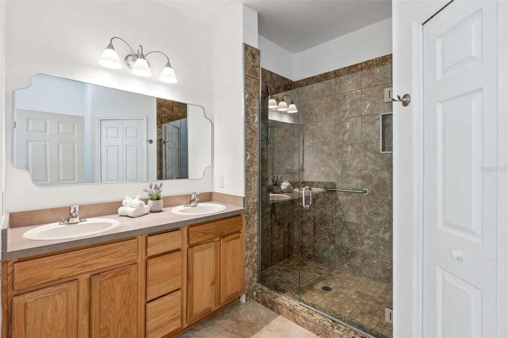 Image 13 of property listing at 14640 GOLDEN RAIN TREE BOULEVARD, Orlando, FL 32828