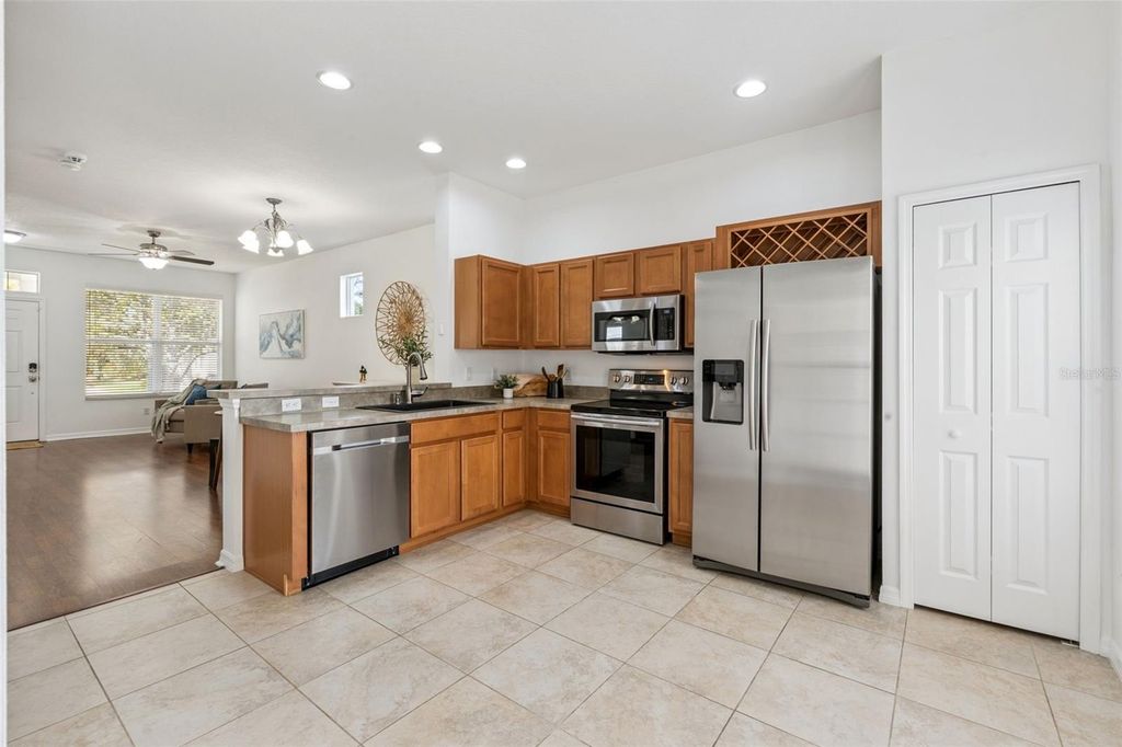 Image 8 of property listing at 14640 GOLDEN RAIN TREE BOULEVARD, Orlando, FL 32828