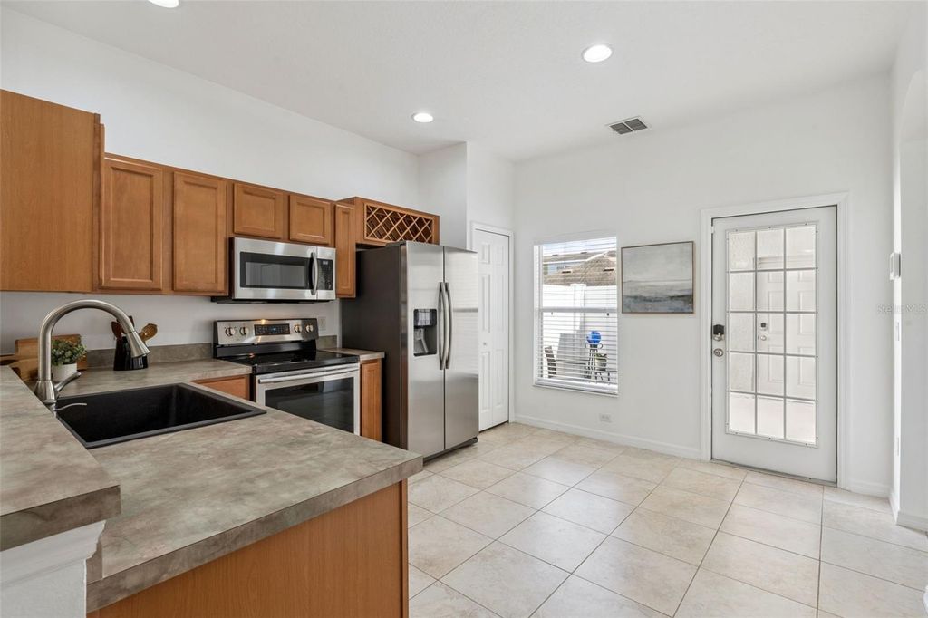 Image 10 of property listing at 14640 GOLDEN RAIN TREE BOULEVARD, Orlando, FL 32828