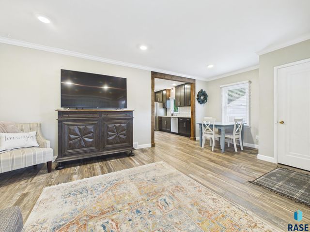 1012 S Willow Ave Avenue, Sioux Falls, SD 57105