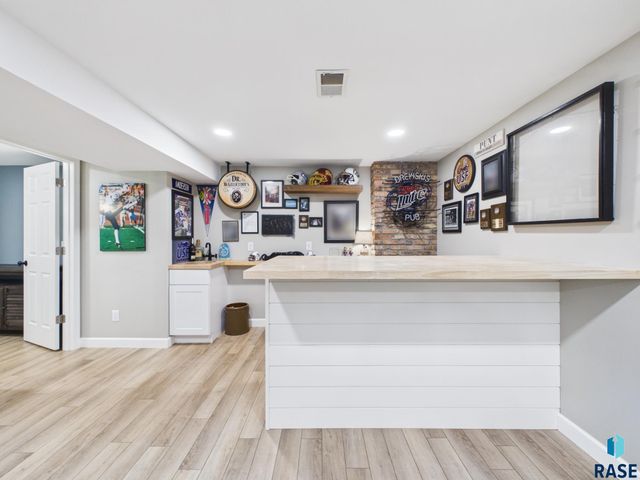 1012 S Willow Ave Avenue, Sioux Falls, SD 57105
