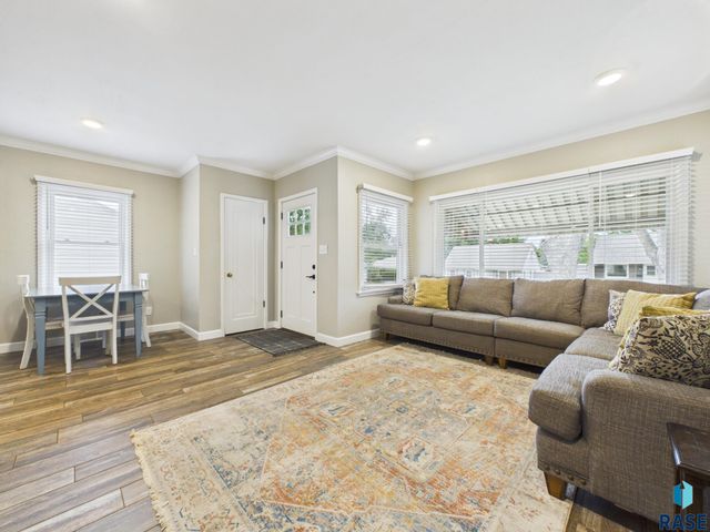 1012 S Willow Ave Avenue, Sioux Falls, SD 57105
