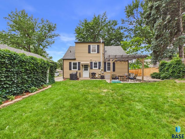 1012 S Willow Ave Avenue, Sioux Falls, SD 57105
