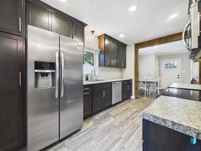1012 S Willow Ave Avenue, Sioux Falls, SD 57105